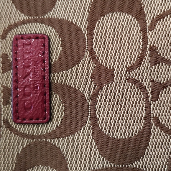 Coach Parker Signature Wristlet Tan And Crimson Red 6" x 4" Hang Tag - Picture 4 of 14